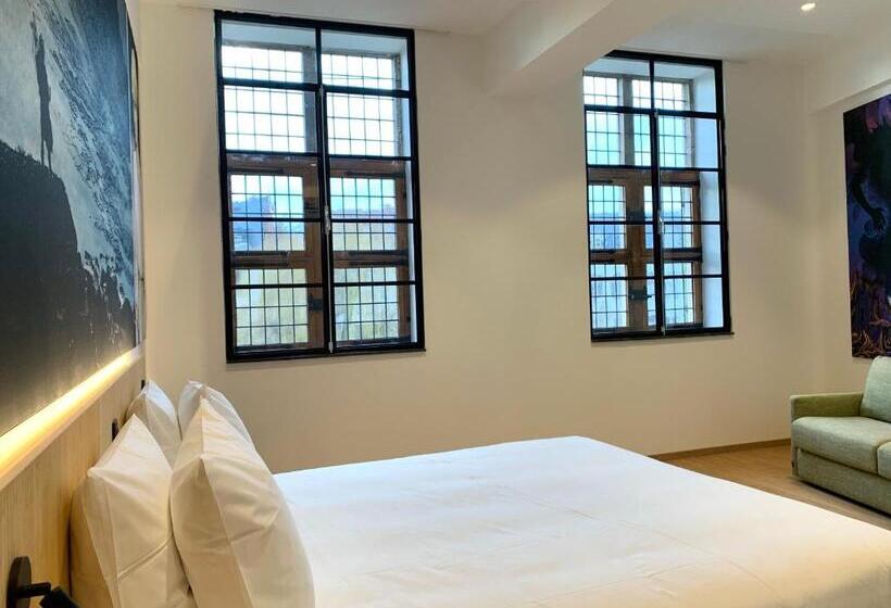 Отель Comic Art