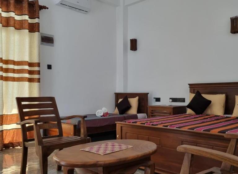 호텔 Dhammika Beach Palace