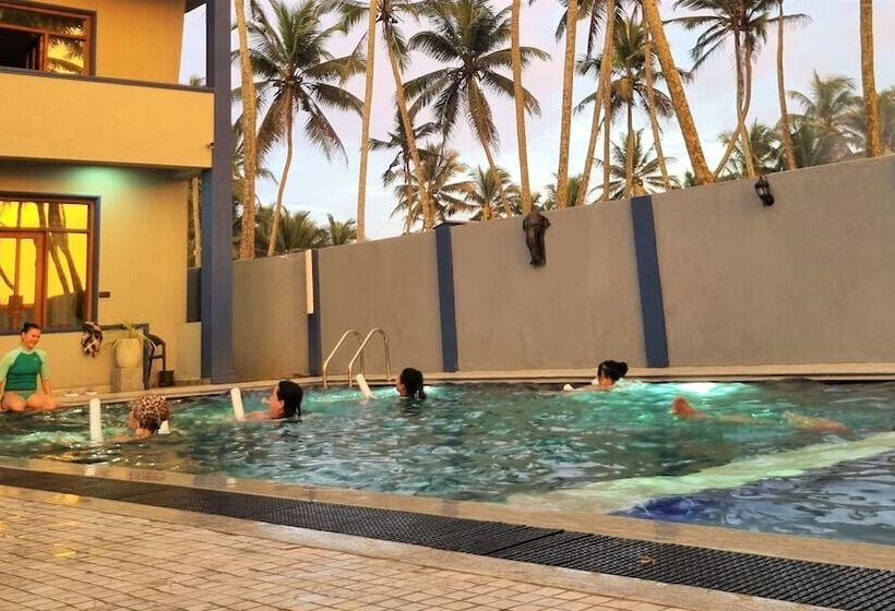 호텔 Dhammika Beach Palace