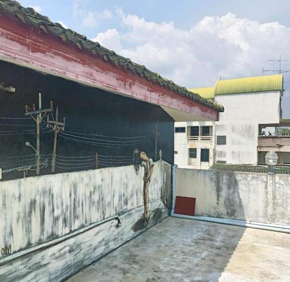 فندق Funky Crab The River