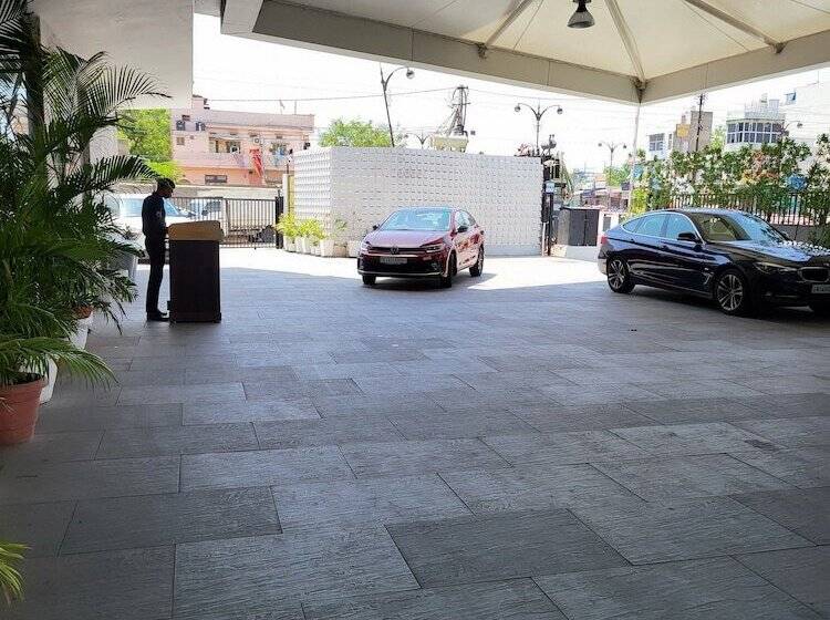 בית מלון כפרי Holiday Inn Express & Suites Jaipur Gopalpura