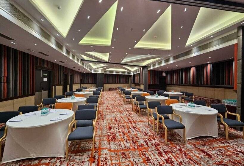 בית מלון כפרי Holiday Inn Express & Suites Jaipur Gopalpura