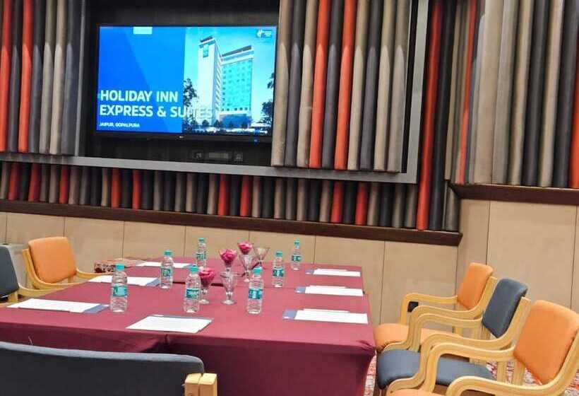 هتل Holiday Inn Express & Suites Jaipur Gopalpura
