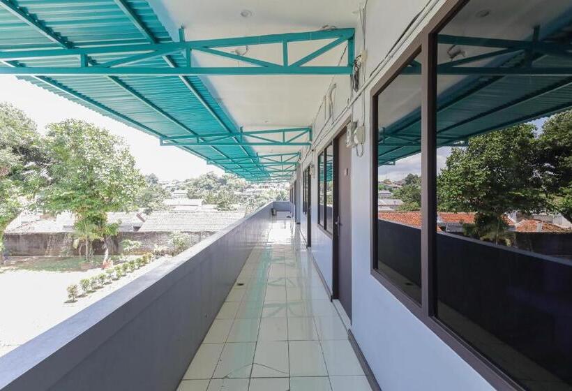 호텔 Koolkost Near Stasiun Batutulis