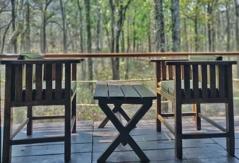 בית מלון כפרי Muba Jungle Camp