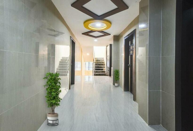 ホテル Oyo 70125 Lakshmi Inn