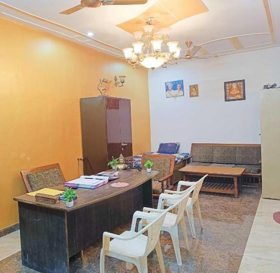 בית מלון כפרי Oyo 80505g Smart City Guest House