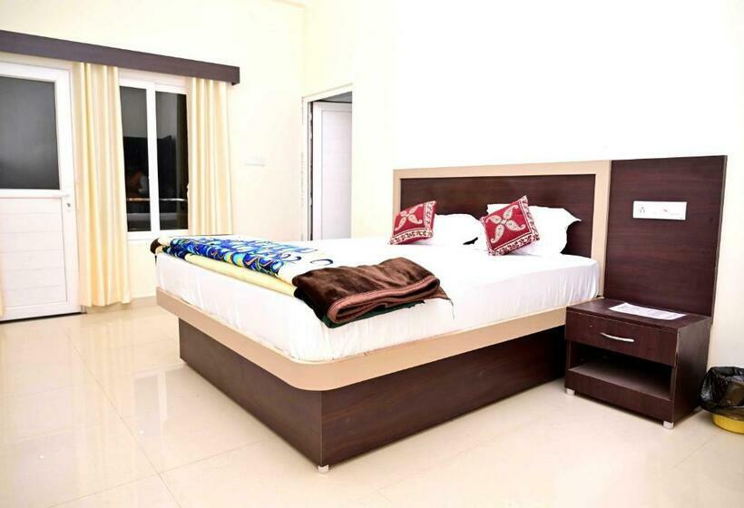 ホテル Oyo 80516k Nath Palace