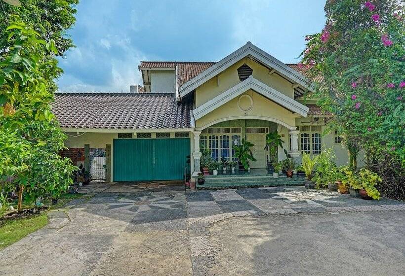 בית מלון כפרי Oyo 91984 Taufik Kost Syariah