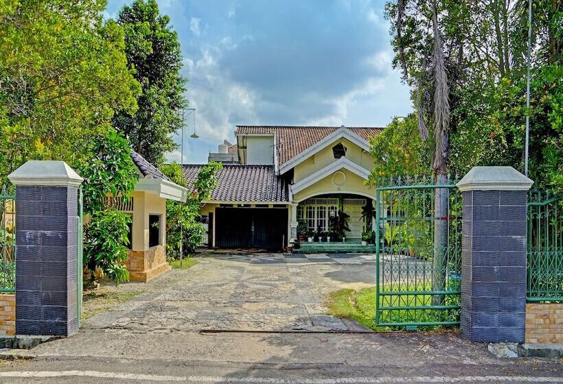 בית מלון כפרי Oyo 91984 Taufik Kost Syariah