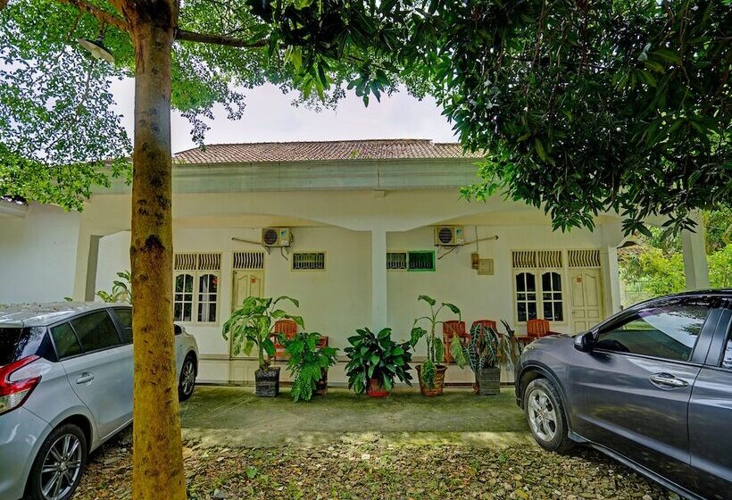 בית מלון כפרי Oyo 91984 Taufik Kost Syariah