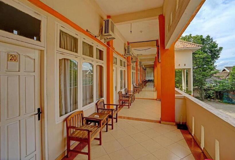 בית מלון כפרי Oyo 91984 Taufik Kost Syariah