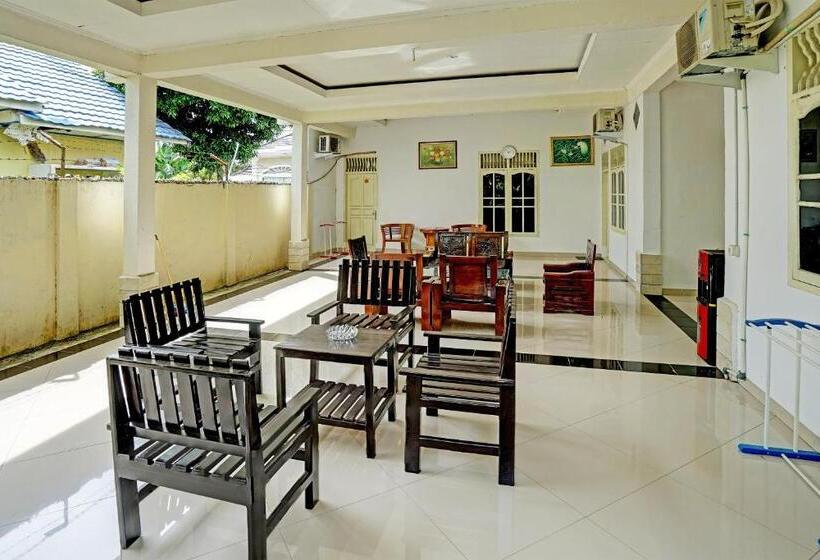 בית מלון כפרי Oyo 91984 Taufik Kost Syariah