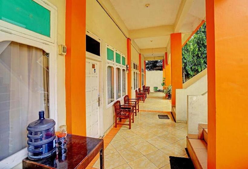 בית מלון כפרי Oyo 91984 Taufik Kost Syariah