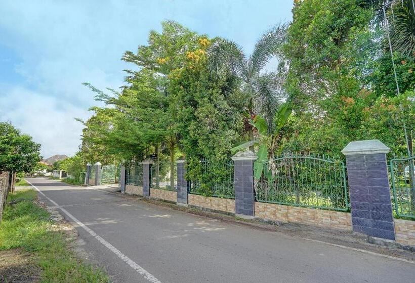 בית מלון כפרי Oyo 91984 Taufik Kost Syariah