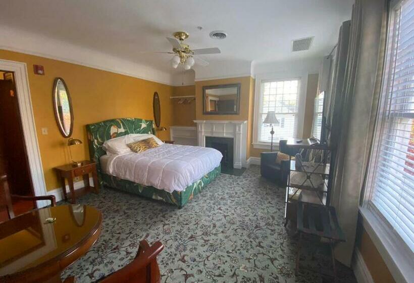 Отель The Pasfield House