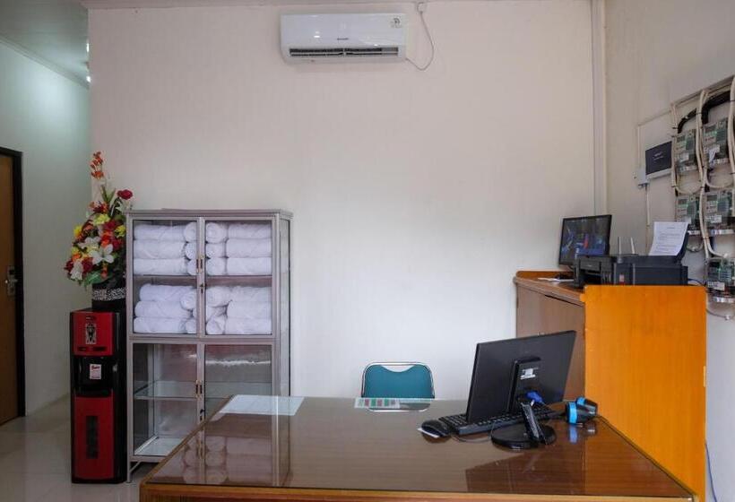 Otel Reddoorz Near Alun Alun Magelang 2