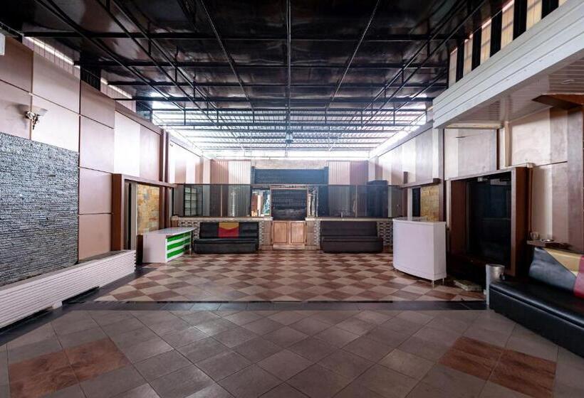 Отель Reddoorz Near Universitas Simalungun Pematangsiantar