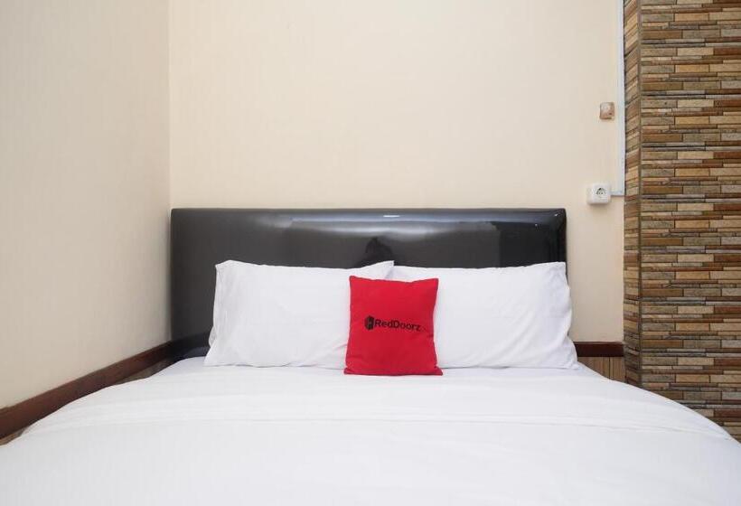 בית מלון כפרי Reddoorz Syariah Near Kampus Unsoed Purwokerto