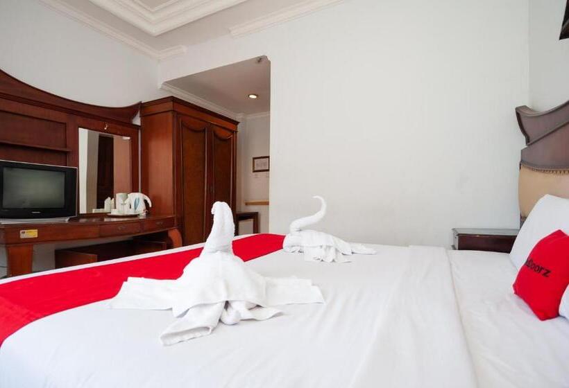 ホテル Reddoorz Syariah Near Rs Yos Sudarso Padang