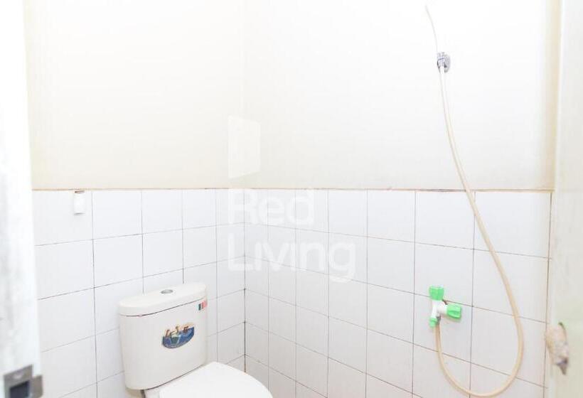 Отель Redliving Apartemen Emerald Hill Sr Rooms Tower Green