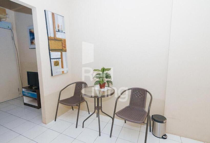 Отель Redliving Apartemen Emerald Hill Sr Rooms Tower Green