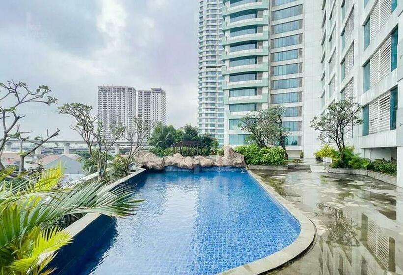 Отель Redliving Apartemen Grand Kamala Lagoon  Kita Kita Property Tower Emerald