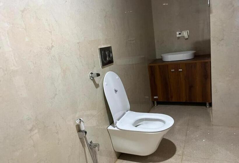 Отель Shailja & Ad Continental Restaurant