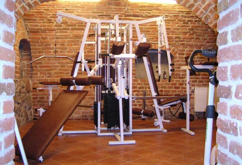 فندق Stadnina Koni Kierzbuń