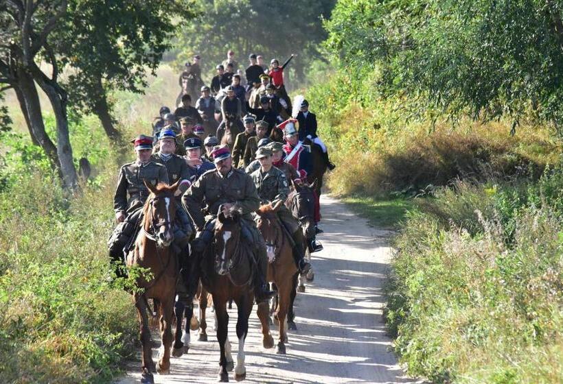 فندق Stadnina Koni Kierzbuń