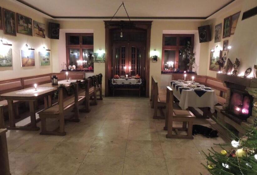 فندق Stadnina Koni Kierzbuń