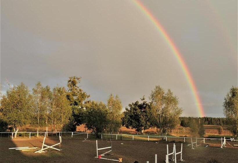 فندق Stadnina Koni Kierzbuń