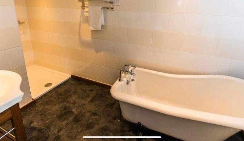 هتل The Bubble Inn