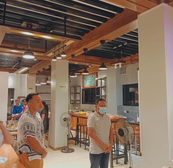 ホテル The Somerset Inn & Restaurant