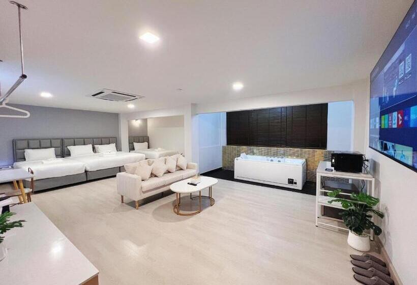 The Space Hotel Lampang