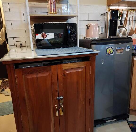 Lucky East Serin With Netflix Disneyplus Freecoffeetea & Recliner