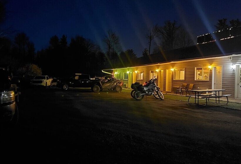 汽车旅馆  Calabogie Motor Inn