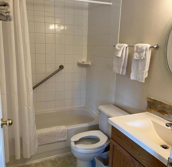 汽车旅馆  Calabogie Motor Inn