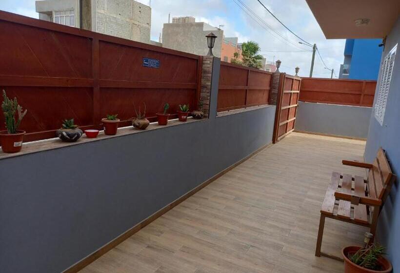 פנסיון Nifa House