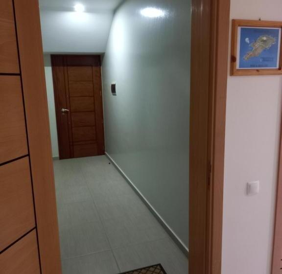 פנסיון Nifa House