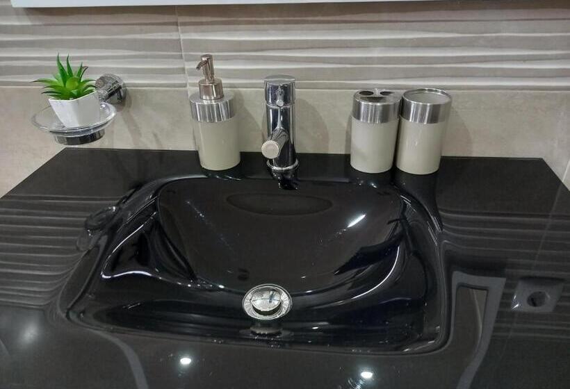 פנסיון Nifa House