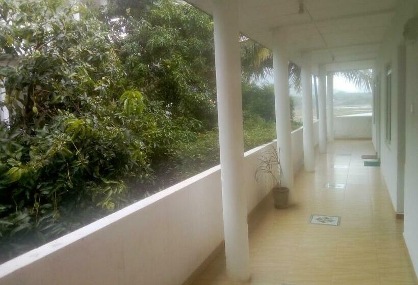 بنسيون Sapumal Rest