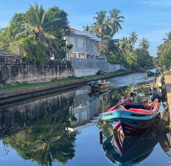 بنسيون Star Canal Cottage