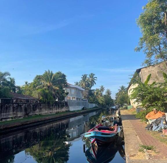بنسيون Star Canal Cottage
