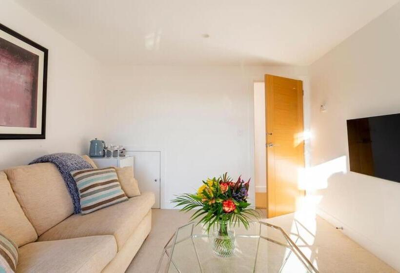 ペンション The Retreat, Sauna & Hot Tub, Charming & Cosy Gem