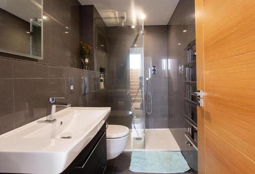 ペンション The Retreat, Sauna & Hot Tub, Charming & Cosy Gem