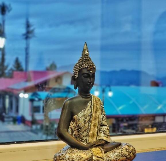 Queen Himya Resort By Dls Hotels