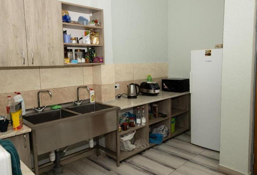 הוסטל Your Home