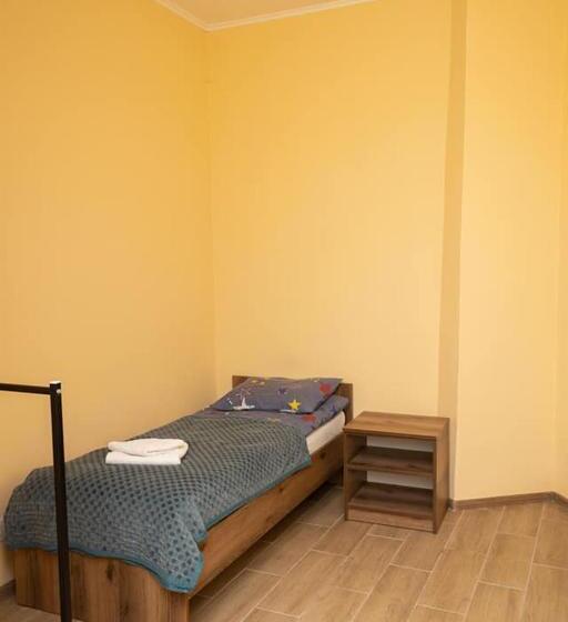 הוסטל Your Home