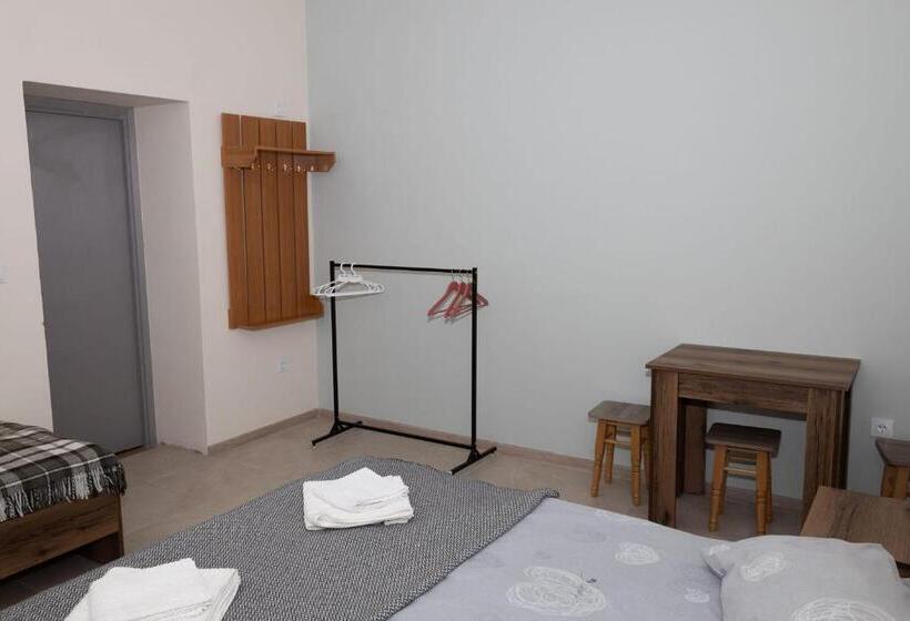 הוסטל Your Home